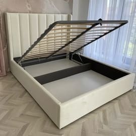 Кровать